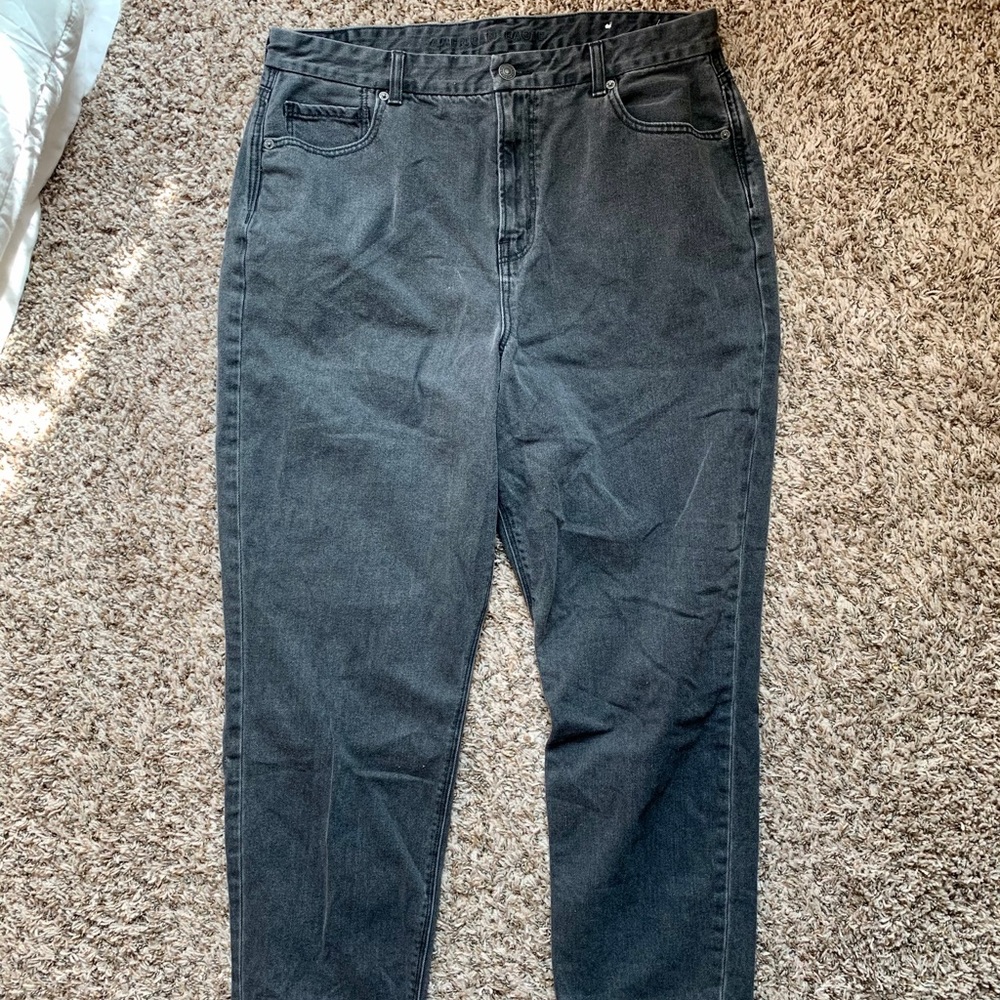 SIZE 16 AMERICAN EAGLE BLACK CURVY MOM JEANS